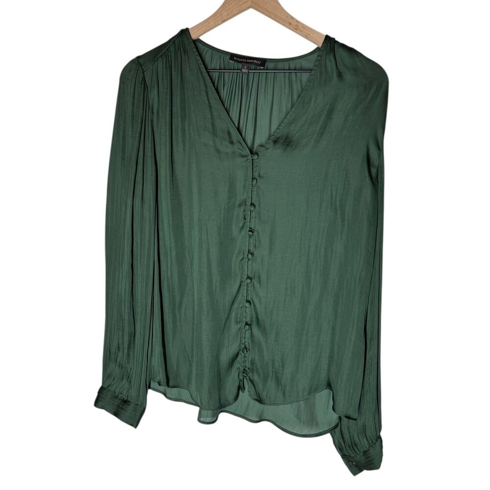 Banana Republic Green Silky Blouse Button Front V Neck Hi Low Long Sleeve Large